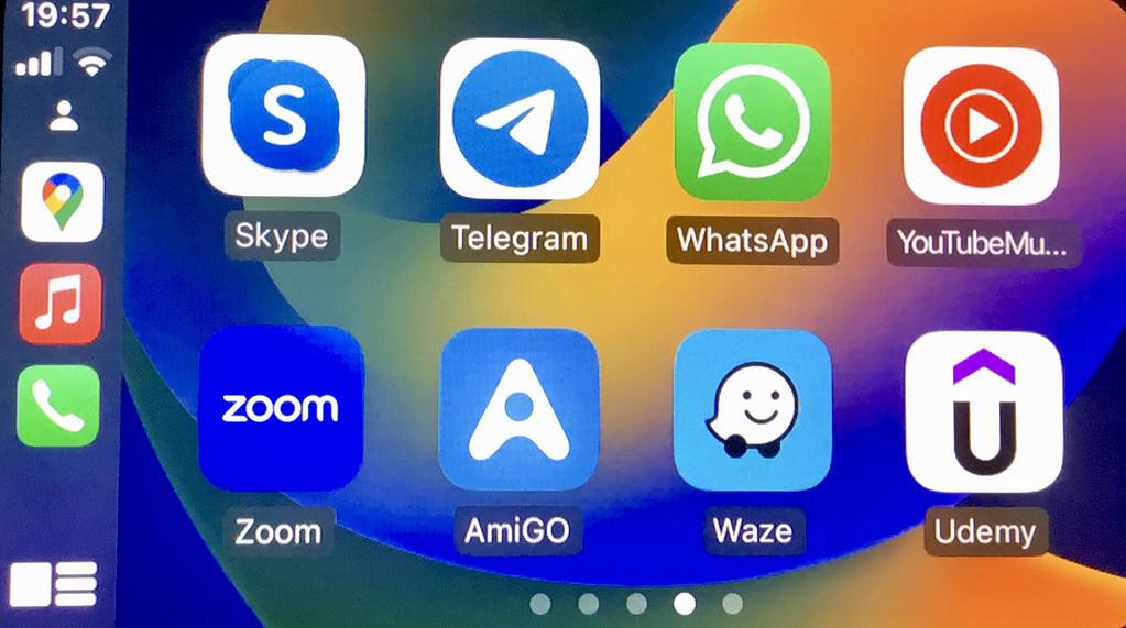 Apple CarPlay Satellite Navigation Apps